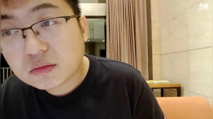 今天参加鱼皇（房间2158798）的节目 2020-10-04 00点场
