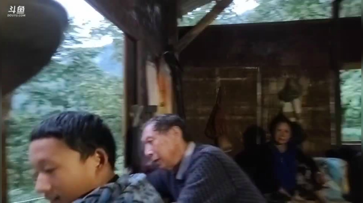 《纪实直播》云南边境怒江31天 2020-10-04 18点场