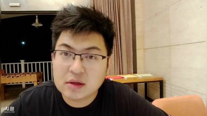 我在斗鱼看火力堂主直播户外