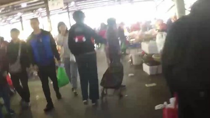 我在斗鱼看YESHI小哥直播美食