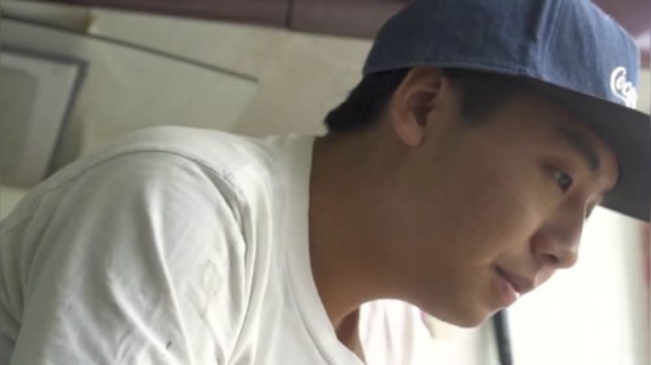 我在斗鱼看YESHI小哥直播美食