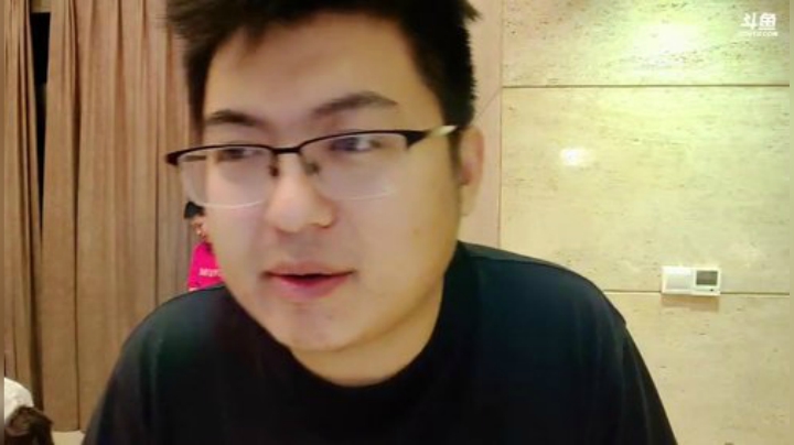 我在斗鱼看火力堂主直播户外