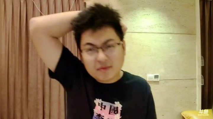 我在斗鱼看火力堂主直播户外