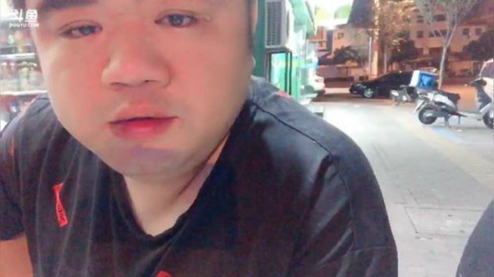 我在斗鱼看做个疯子直播户外