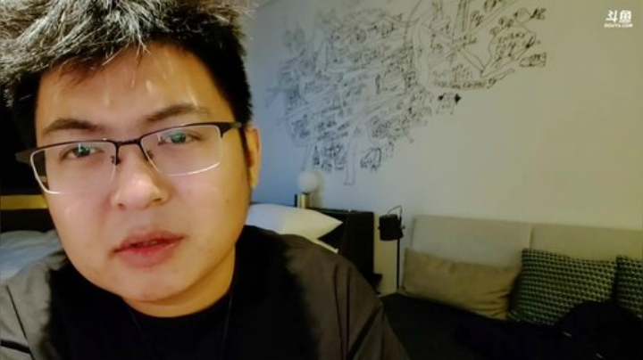 我在斗鱼看火力堂主直播户外