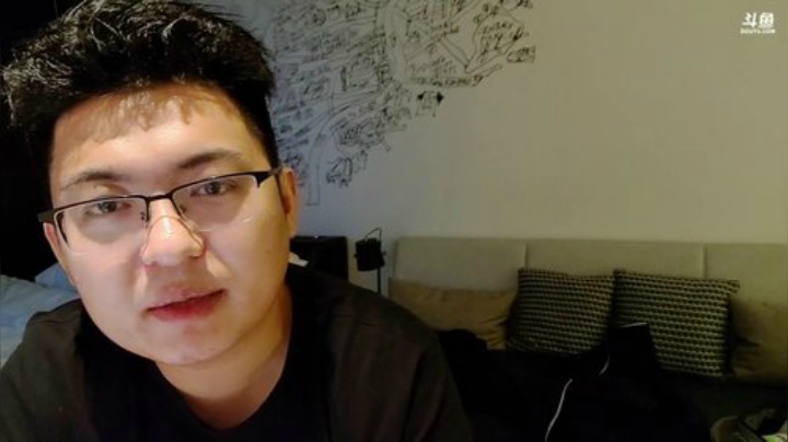 我在斗鱼看火力堂主直播户外