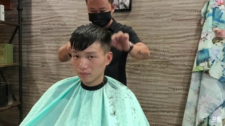 《纪实直播》云南边境怒江37天 2020-10-11 16点场