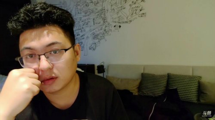 我在斗鱼看火力堂主直播户外