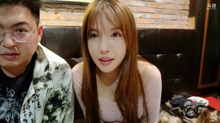 我在斗鱼看火力堂主直播户外