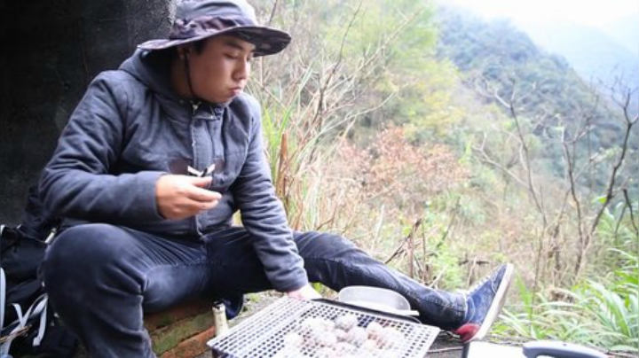 我在斗鱼看YESHI小哥直播美食