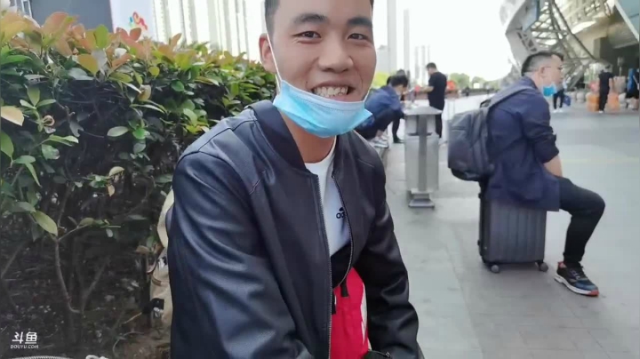 大嘴  晚上到横店 2020-10-13 11点场