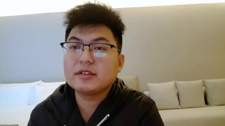 我在斗鱼看火力堂主直播户外