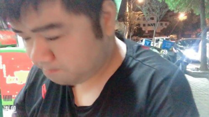 我在斗鱼看做个疯子直播户外