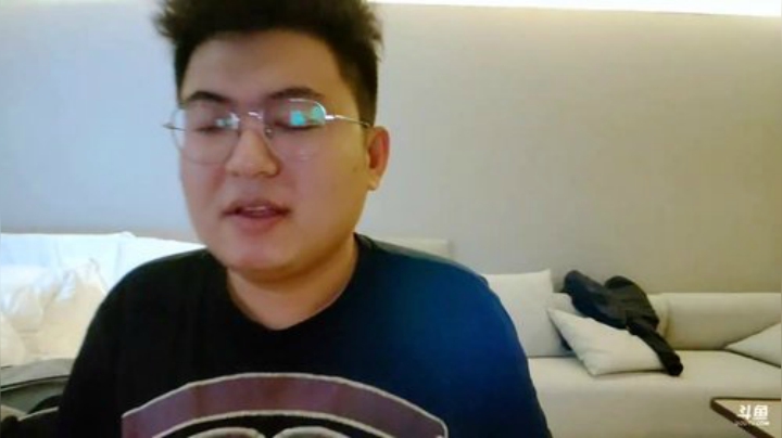 我在斗鱼看火力堂主直播户外
