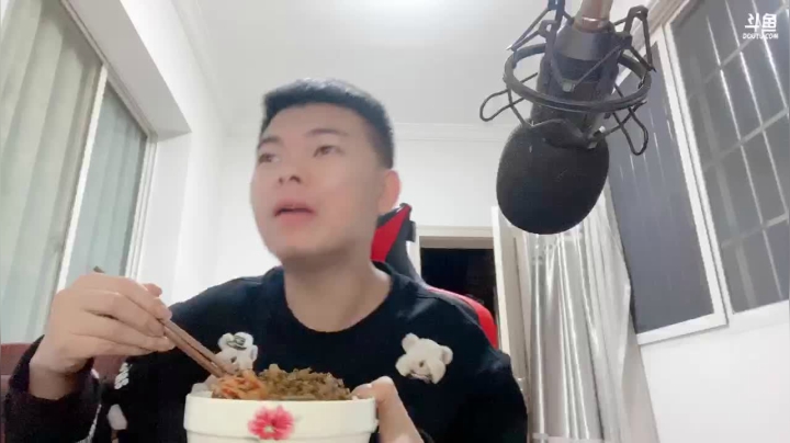 来了，兄台们晚上好，歪机起飞。 2020-10-16 03点场