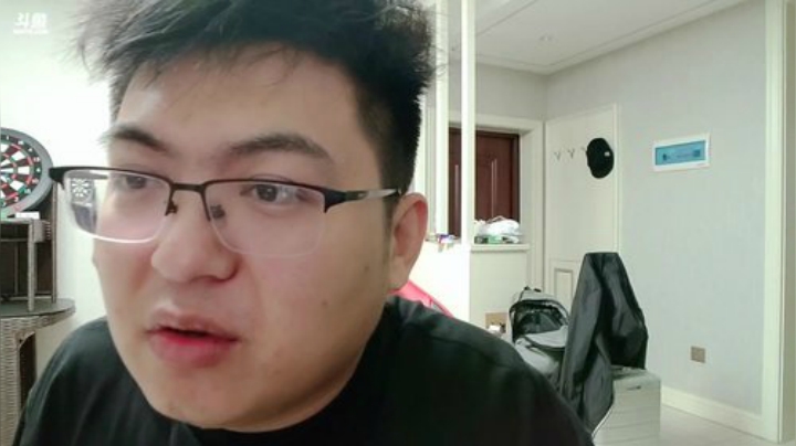 我在斗鱼看火力堂主直播户外