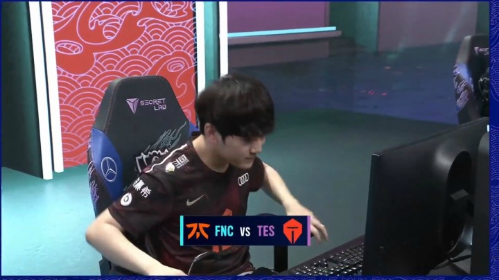 选手靠谱时刻：多赛区解说TES创造历史，完成S赛首个让二追三