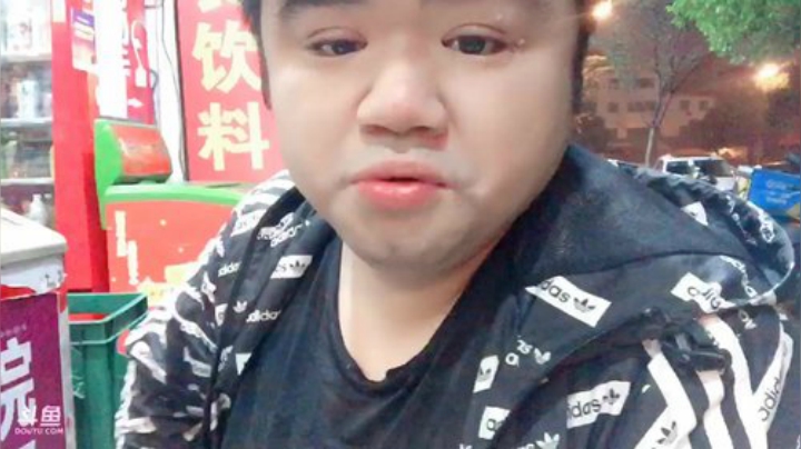 我在斗鱼看做个疯子直播户外