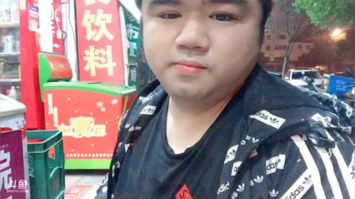 我在斗鱼看做个疯子直播户外