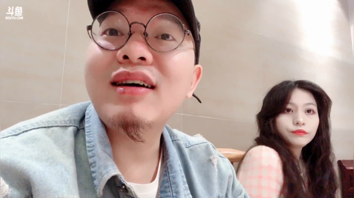 帅气的男主播突出一个高雅 2020-10-20 18点场