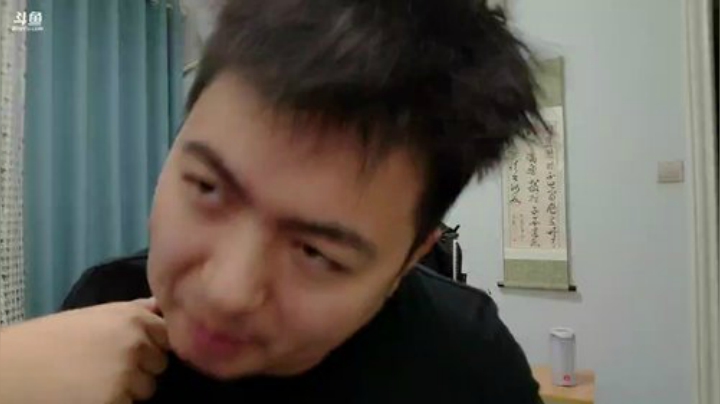 我在斗鱼看火力堂主直播户外