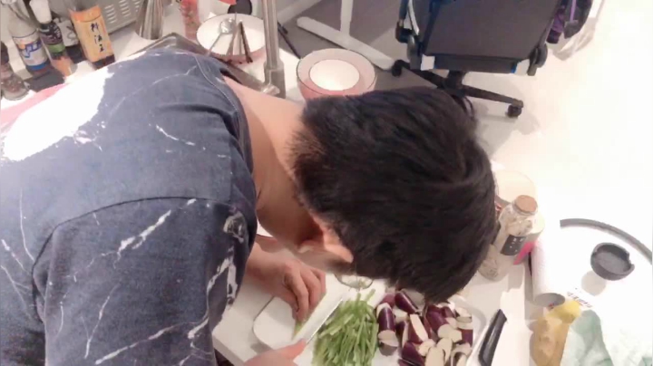 又到了每日做饭时间 2020-10-24 01点场
