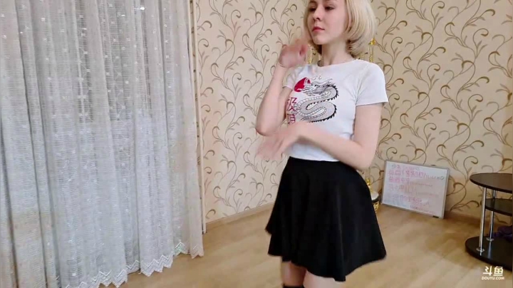 高颜值俄罗斯美女直播间。 2020-10-25 20点场
