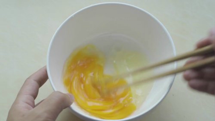 我在斗鱼看YESHI小哥直播美食