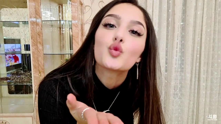 高颜值俄罗斯美女直播间。 2020-10-27 20点场