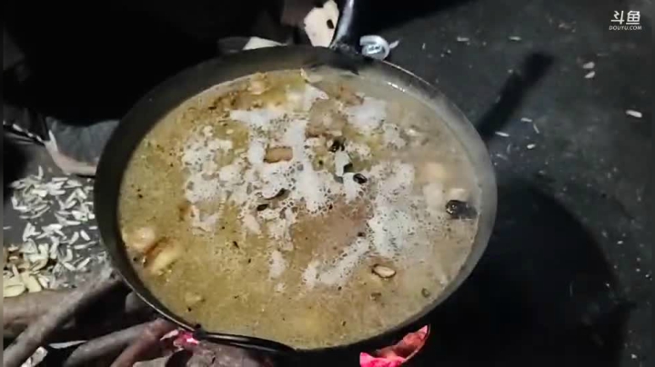 《纪实直播》悬崖村三年之约路上 2020-10-28 01点场