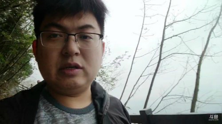 我在斗鱼看火力堂主直播户外