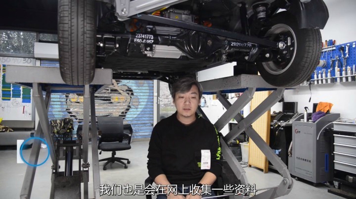 看这底盘，不知道的还以为是一辆快递车
