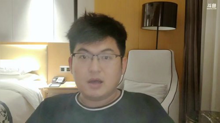 我在斗鱼看火力堂主直播户外