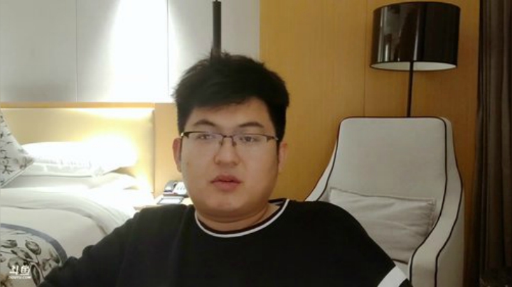 我在斗鱼看火力堂主直播户外