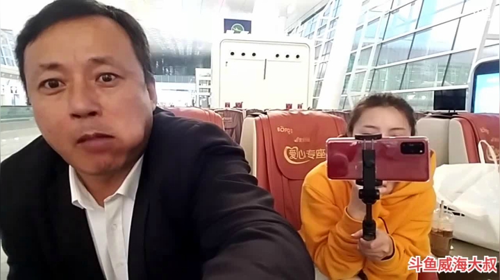 吃个点东西，坐飞机回家喽～ 2020-10-31 17点场