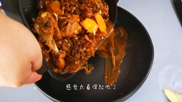 东北的家常菜小鸡炖蘑菇