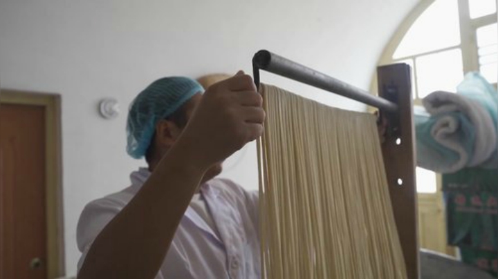 我在斗鱼看YESHI小哥直播美食