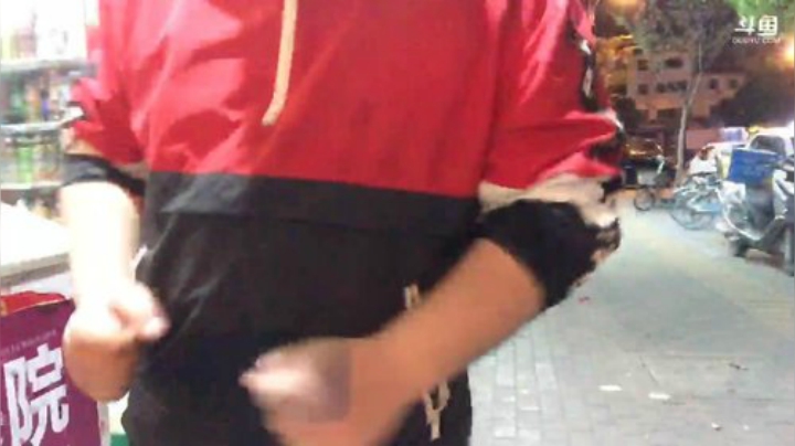 我在斗鱼看做个疯子直播户外