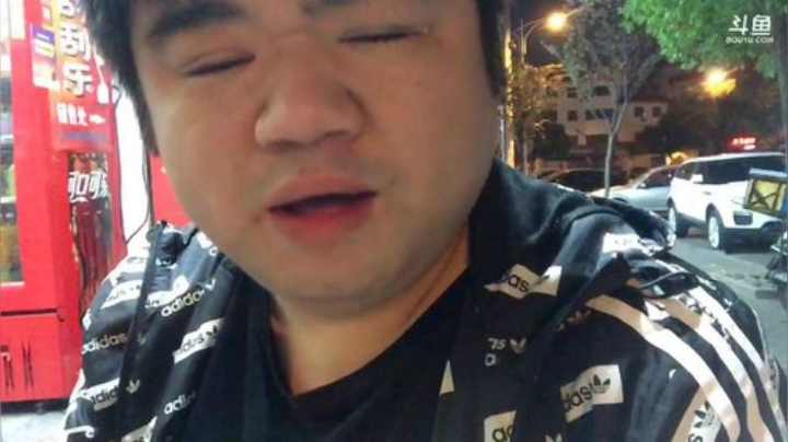 我在斗鱼看做个疯子直播户外