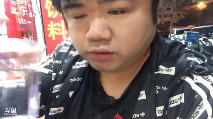 我在斗鱼看做个疯子直播户外