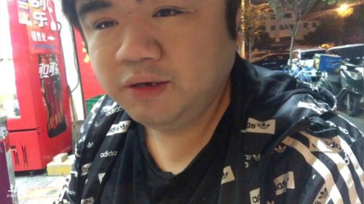 我在斗鱼看做个疯子直播户外