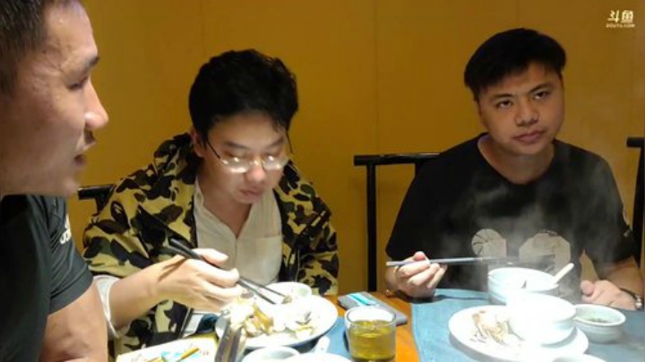 我在斗鱼看黑人毅直播户外