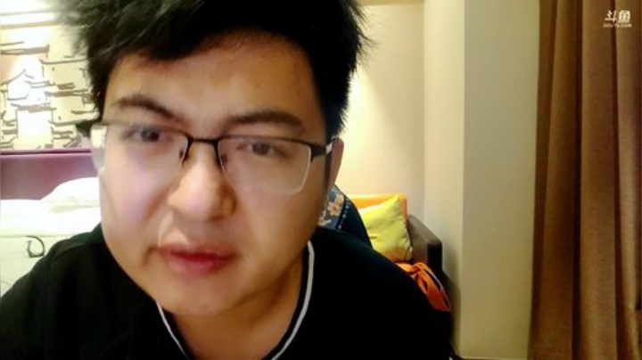 我在斗鱼看火力堂主直播户外