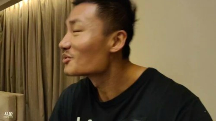 我在斗鱼看黑人毅直播户外
