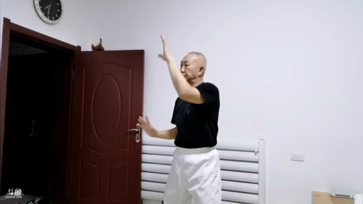 【2020-11-07 18点场】青峰了然：弘扬中华武术，广交武林朋友。