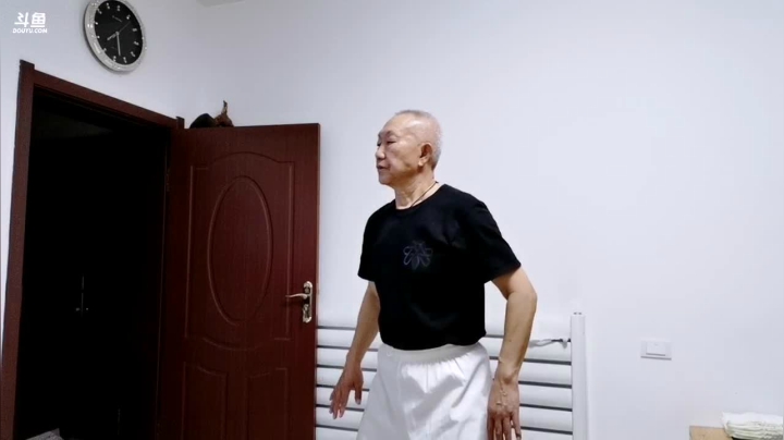 【2020-11-10 18点场】青峰了然：弘扬中华武术，广交武林朋友。
