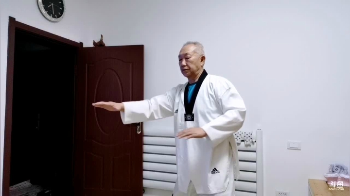 【2020-11-03 18点场】青峰了然：弘扬中华武术，广交武林朋友。