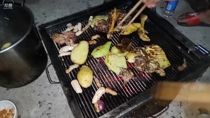 【2020-11-11 21点场】叶子户外：纪实直播：回悬崖村路上，信号不好到了播