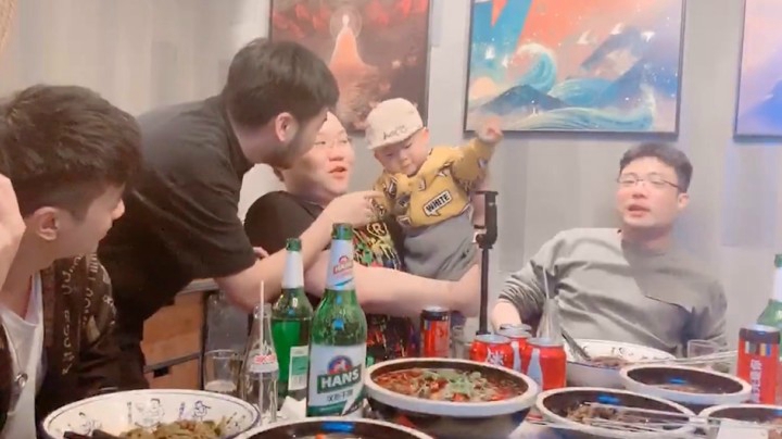 小茄子：我1岁半就坐上了库里南，你呢？
