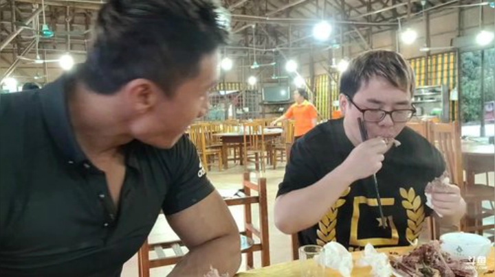 我在斗鱼看黑人毅直播户外